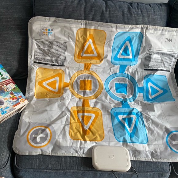 Wii Games and mat controller - Picture 2 of 2